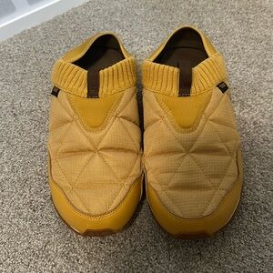 Teva ReEMBER Moccasin Women’s Size 9 Yellow
